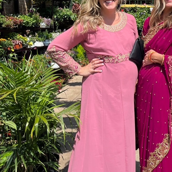 Salwar Kameez in embroidered pink/mauve tones - Picture 6 of 6